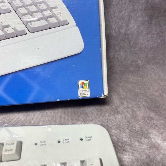 Belkin Classic PS/2 Wired Keyboard White Quiet Type - Picture 9 of 9